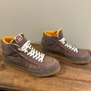 Nike SB Zoom Blazer Mid Premium Plus in Plum Eclipse/Gum bottom